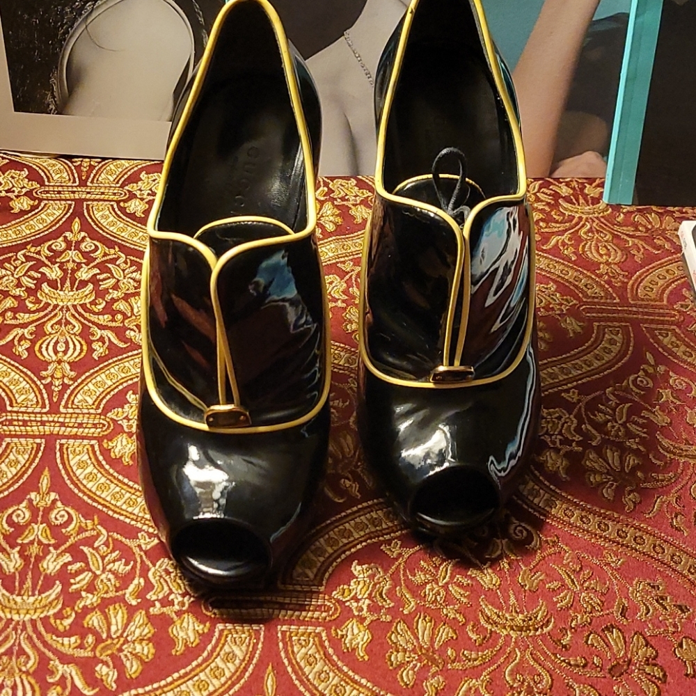 Shoes - Picture 3 of 4